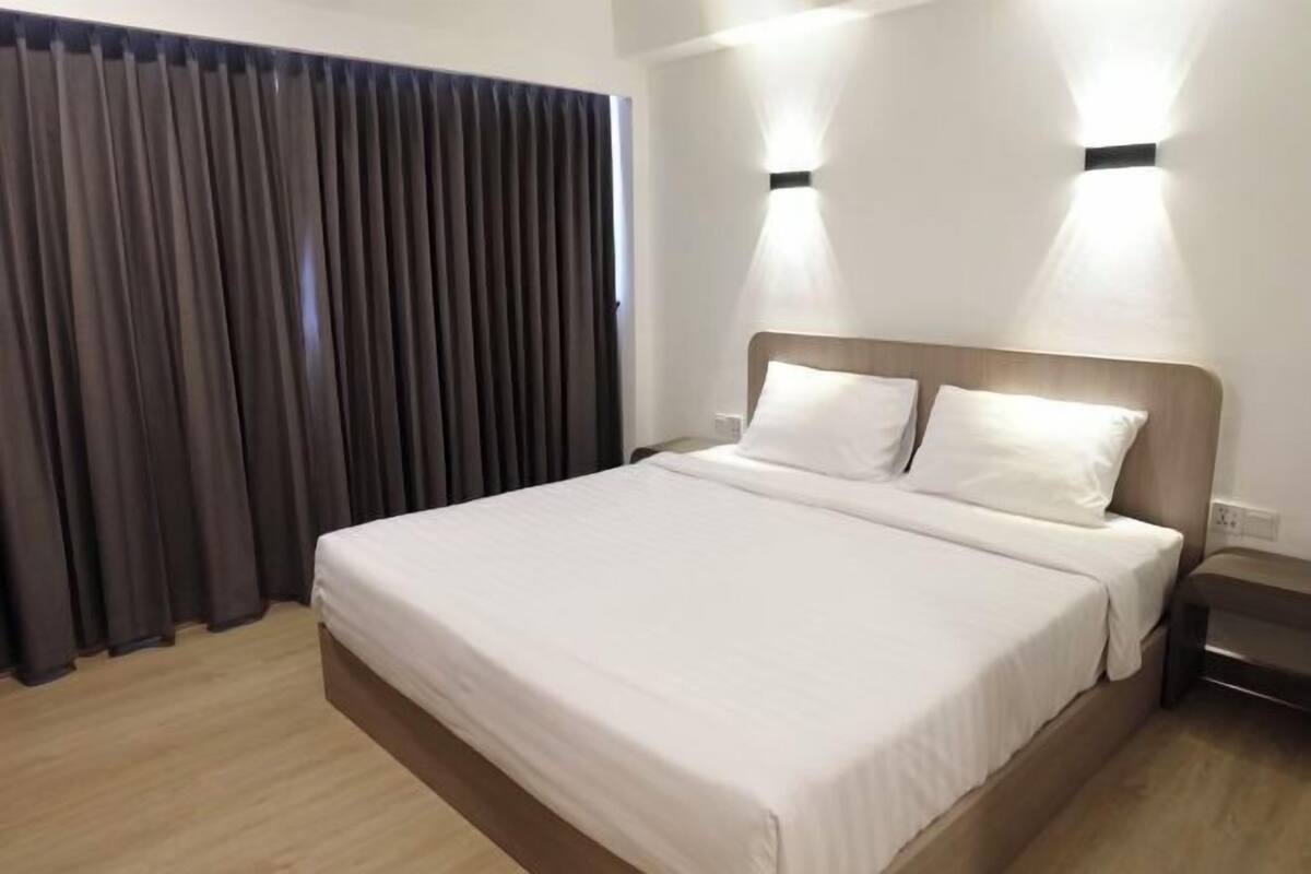 Free WiFi, bed sheets