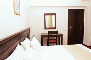 Premium bedding, in-room safe, individually decorated