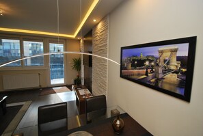 Elite appartement, niet-roken, terras | Woonkamer | Smart-tv