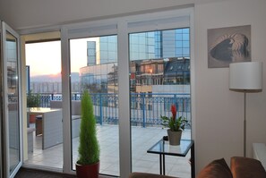 Panoramic-Apartment, Terrasse, Stadtblick | Terrasse/Patio