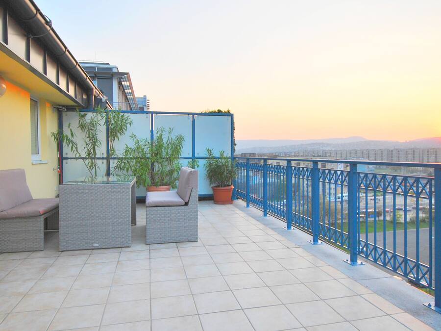 Apartemen Panorama, teras, pemandangan kota | Teras/patio