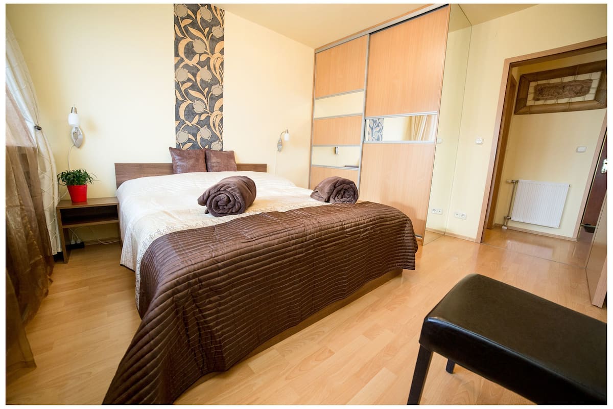 Deluxe Apartment, Non Smoking | Individually decorated, individually furnished, blackout curtains