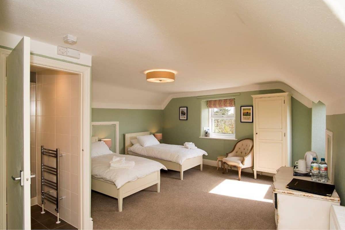 Twin Room, Sea View | 1 bedroom, iron/ironing board, free WiFi, bed sheets