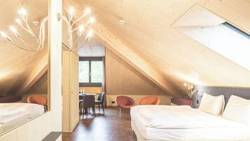 Ropa de cama de alta calidad, escritorio y sistema de insonorización