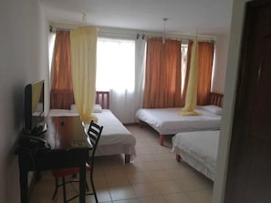 Triple Room | Rollaway beds, free WiFi, bed sheets - Golden Moon Star (Nairobi)