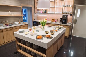 Se sirven desayunos, almuerzos y cenas