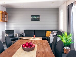 Classic Cabin, Sea View | Living area