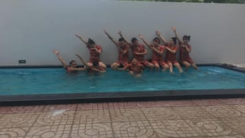 Hồ bơi ngoài trời