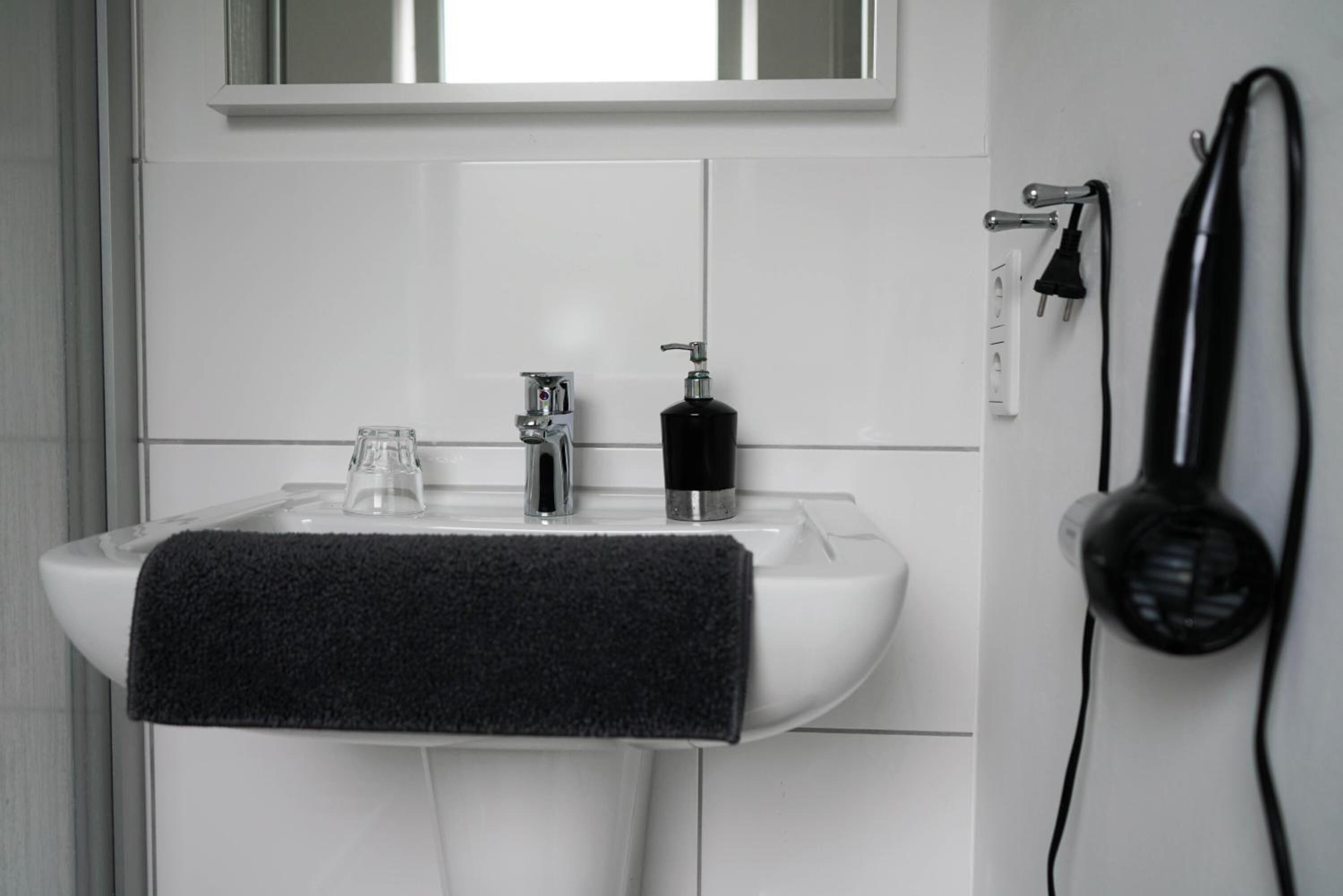 淋浴设施、吹风机、毛巾