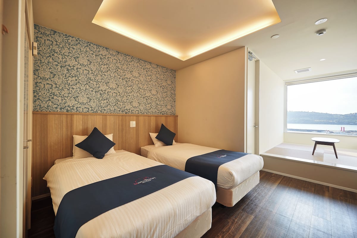 basic quadruple room | free wifi, bed sheets