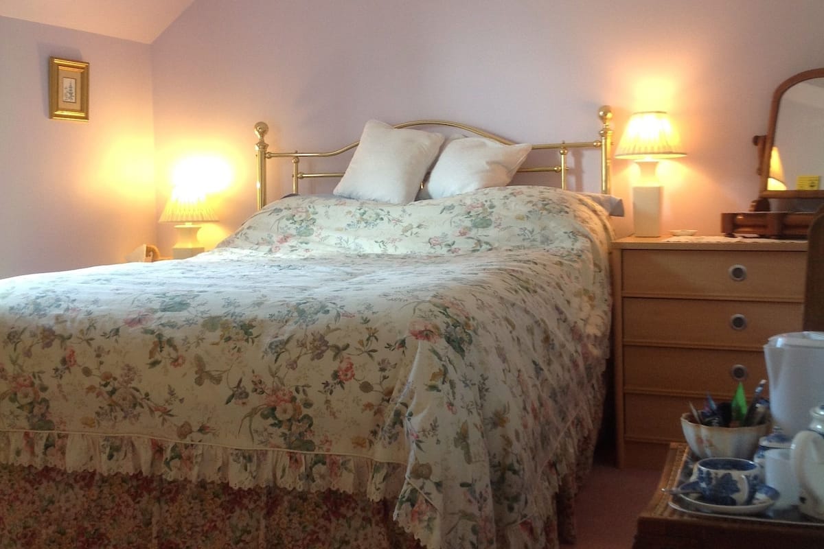 Classic Double Room (Cornflower Suite ) | Blackout curtains, iron/ironing board, free WiFi, bed sheets