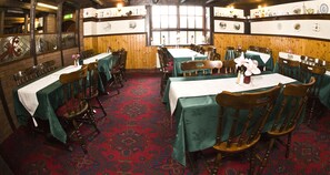 Family dining - Rhymney House hotel (Tredegar)