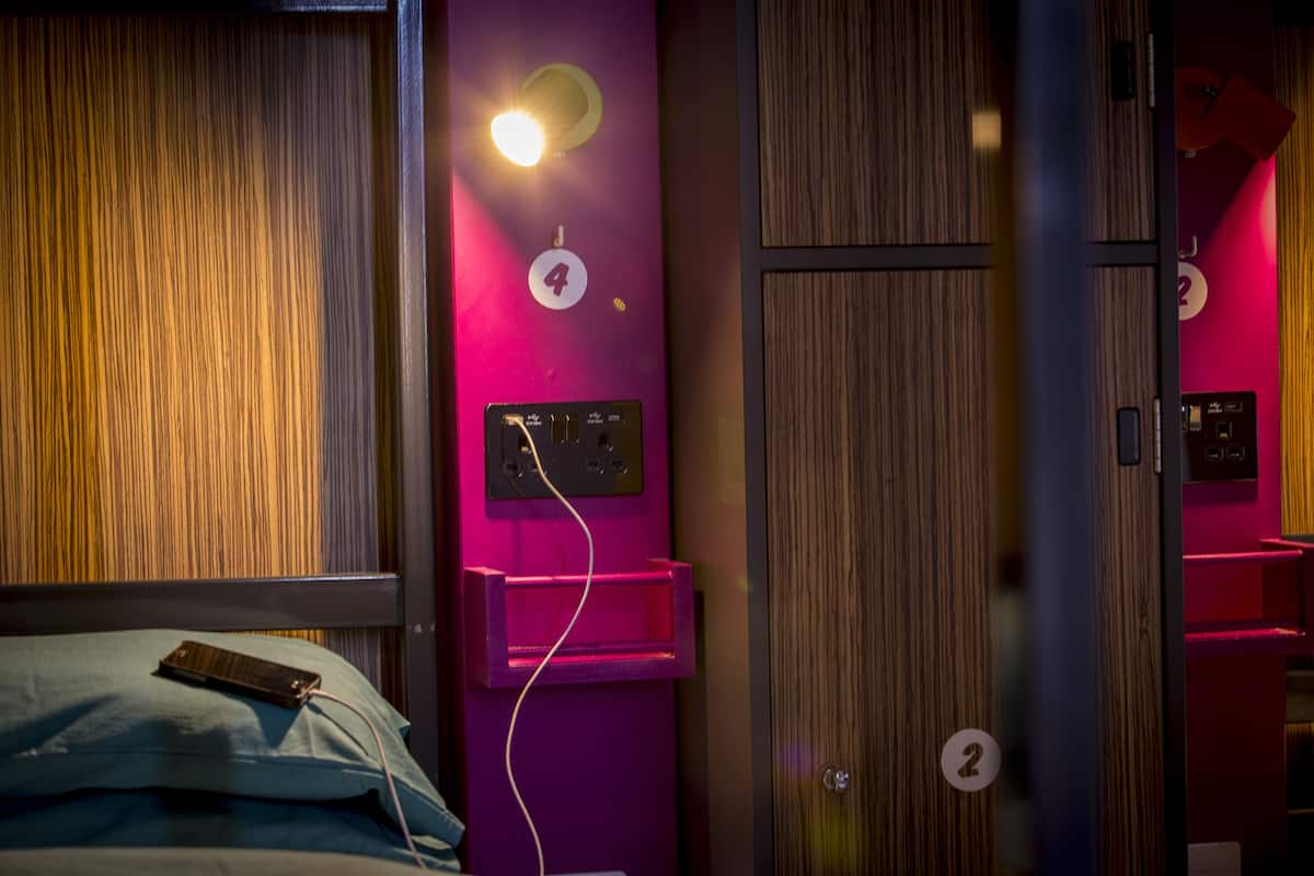 One Bed in a Dorm Room For 10 People | Free WiFi, bed sheets