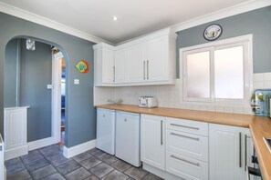 Premium huis, meerdere bedden | Privékeuken | Een koelkast/vriezer, een magnetron, een oven, een kookplaat