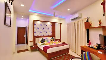 Club Room with Balcony | 1 bedroom, minibar, individually furnished, desk