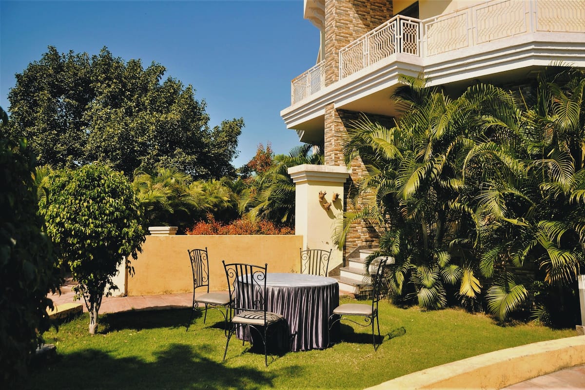 Garden Super Deluxe | 1 bedroom, minibar, individually furnished, desk