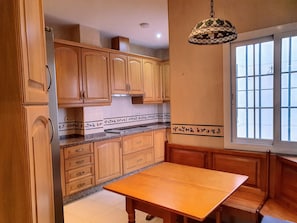 Individually decorated, individually furnished, blackout drapes - Triana Luxury Home (Seville)