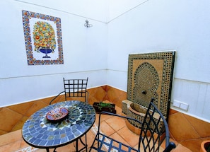 1 bedroom, individually decorated, individually furnished