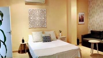 1 bedroom, individually decorated, individually furnished