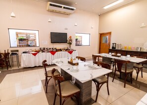 Free daily buffet breakfast - Alegrete Hotel (Alegrete)