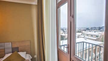 Quarto casal ou duplo panorâmico, várias camas, para não fumantes | 1 quarto, individualmente decorados, individualmente mobiliados