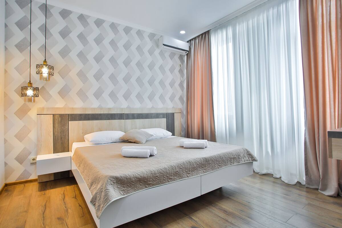 Large Double or Twin Room, Multiple Beds, Non Smoking | 1 bedroom, desk, blackout drapes, soundproofing