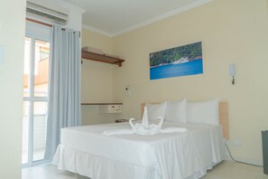 Classic Triple Room | In-room safe, blackout drapes, iron/ironing board, free WiFi