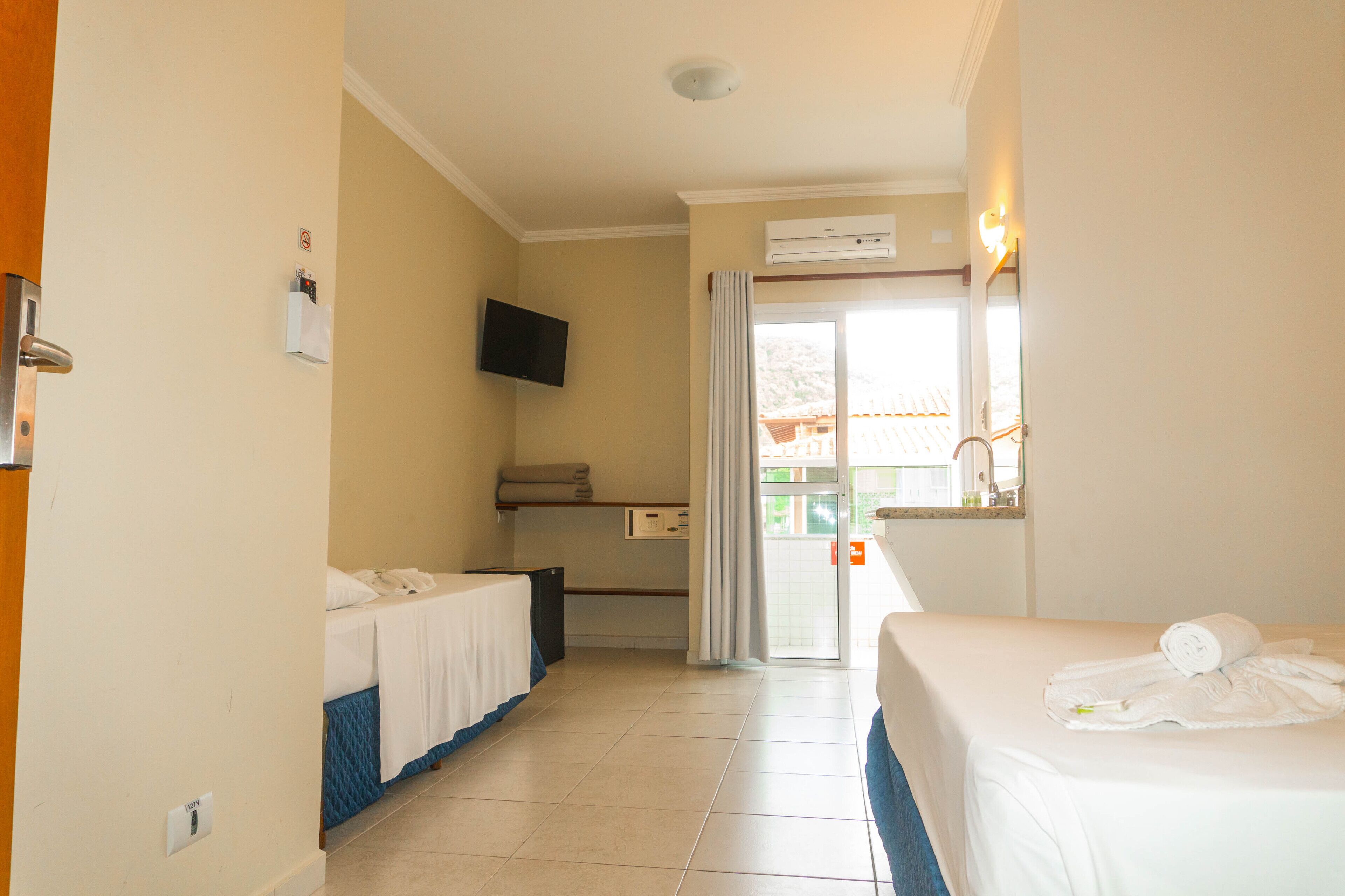 traditional triple room | 1 bedroom, in-room safe, blackout curtains, iron/ironing board