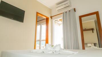Junior-Vierbettzimmer | Zimmersafe, Verdunkelungsvorhänge, Bügeleisen/Bügelbrett