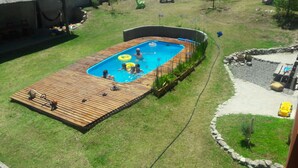 Outdoor pool, pool umbrellas, pool loungers - Alpinos del Mar (Claromeco)