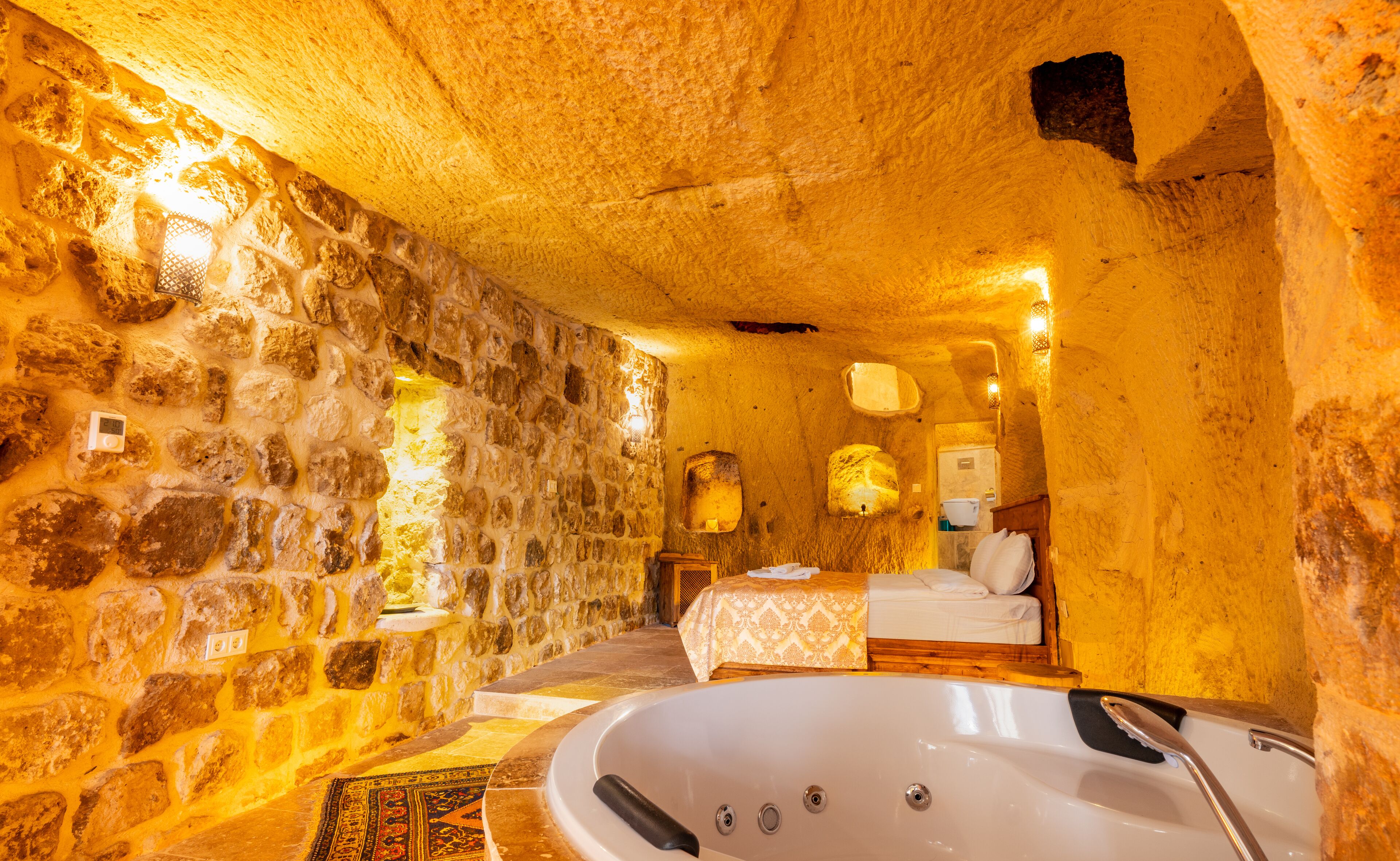 honeymoon double room | jetted bathtub