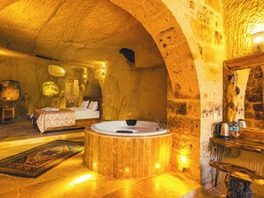 Room 8 Deluxe Cave Suite | Premium bedding, minibar, individually decorated, individually furnished - Atillas Cave Hotel (Nevsehir)