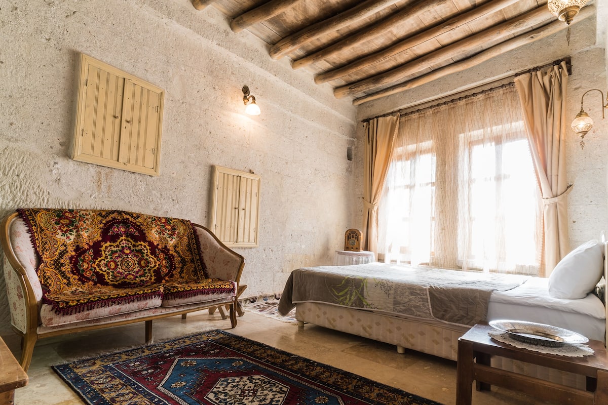 Traditional Double Room | Premium bedding, minibar, individually decorated, individually furnished