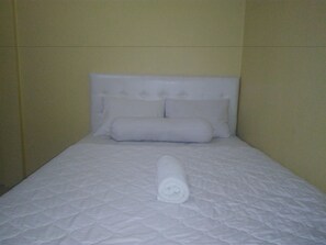 客房內保險箱、書桌、折疊床/加床、免費無線上網