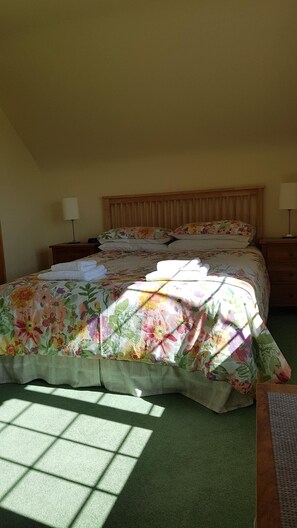 Family Room | Individually decorated, individually furnished, desk, iron/ironing board - Kilcreeny Lodge (Lisburn)