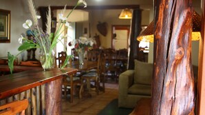 Classic House, Mountain View | Living area | TV - Lomas Creek (Dullstroom)
