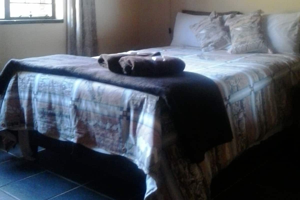 Classic Cottage, Garden View | Individually decorated, individually furnished, bed sheets