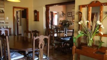 Classic House, Mountain View | In-room dining