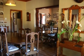 Classic House, Mountain View | In-room dining