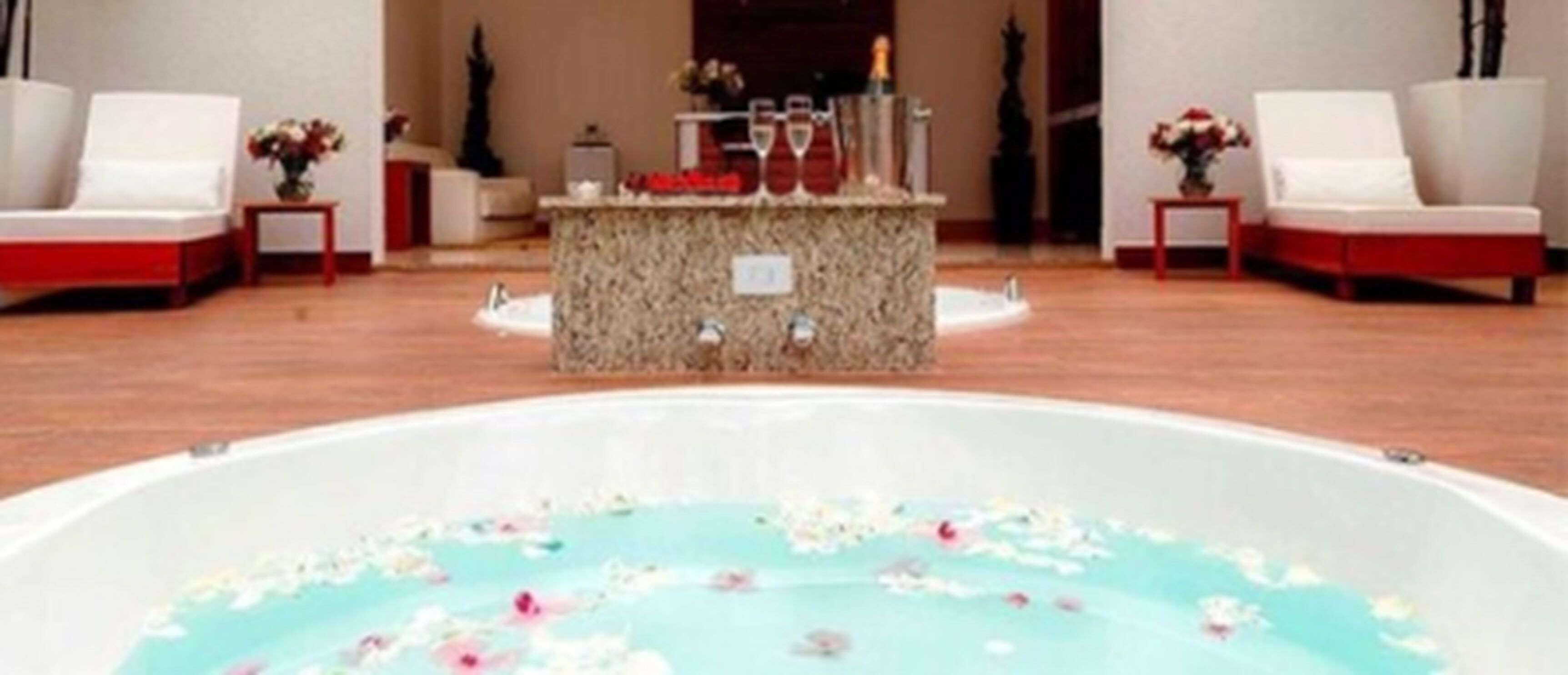 body treatments, body wraps, body scrubs, facials, 4 treatment rooms