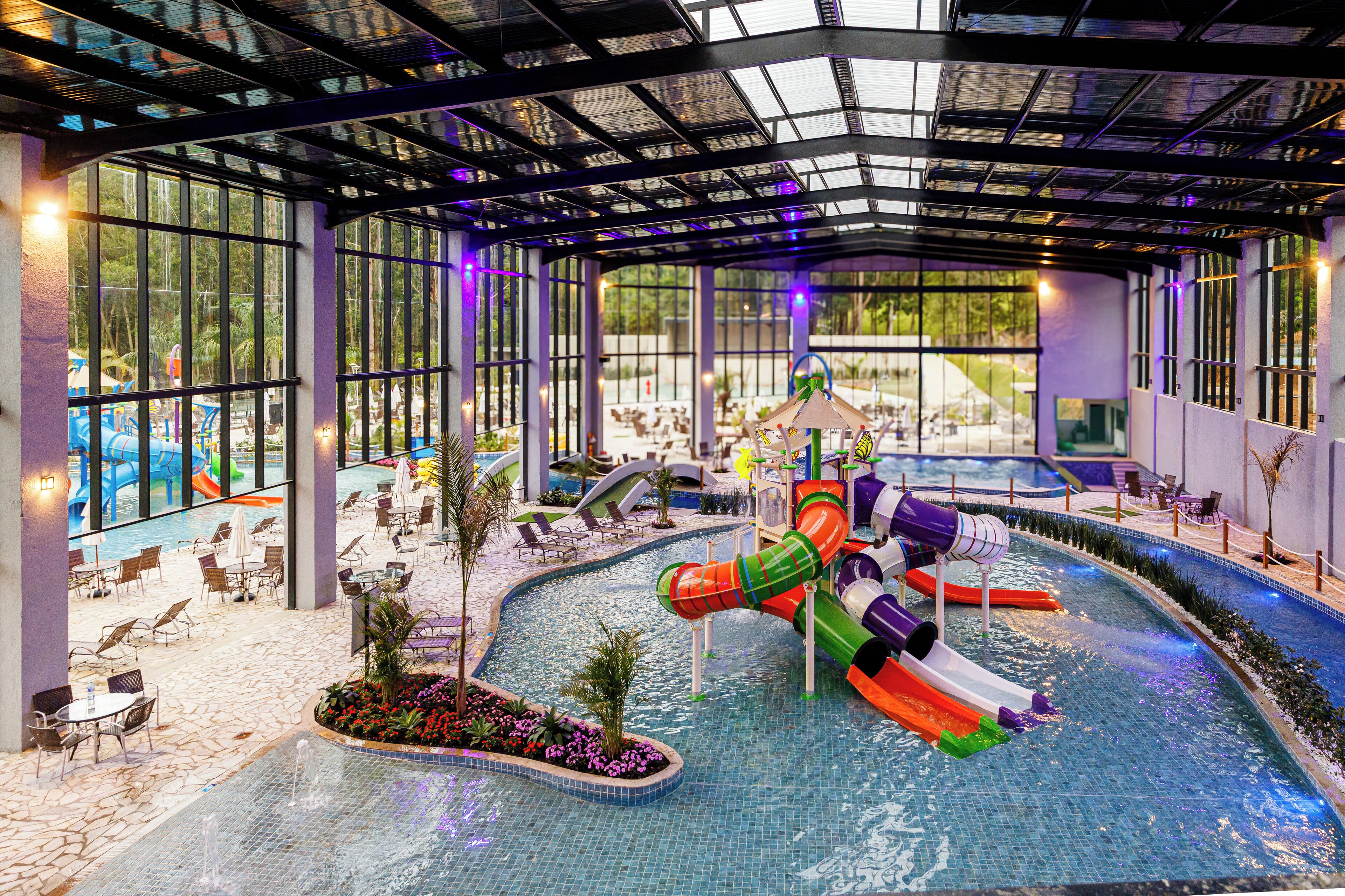 6 piscinas internas, 5 piscinas externas, espreguiçadeiras