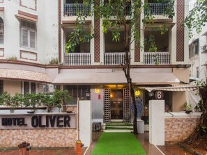 Front of property - OYO 16119 Hotel Oliver (Mumbai)