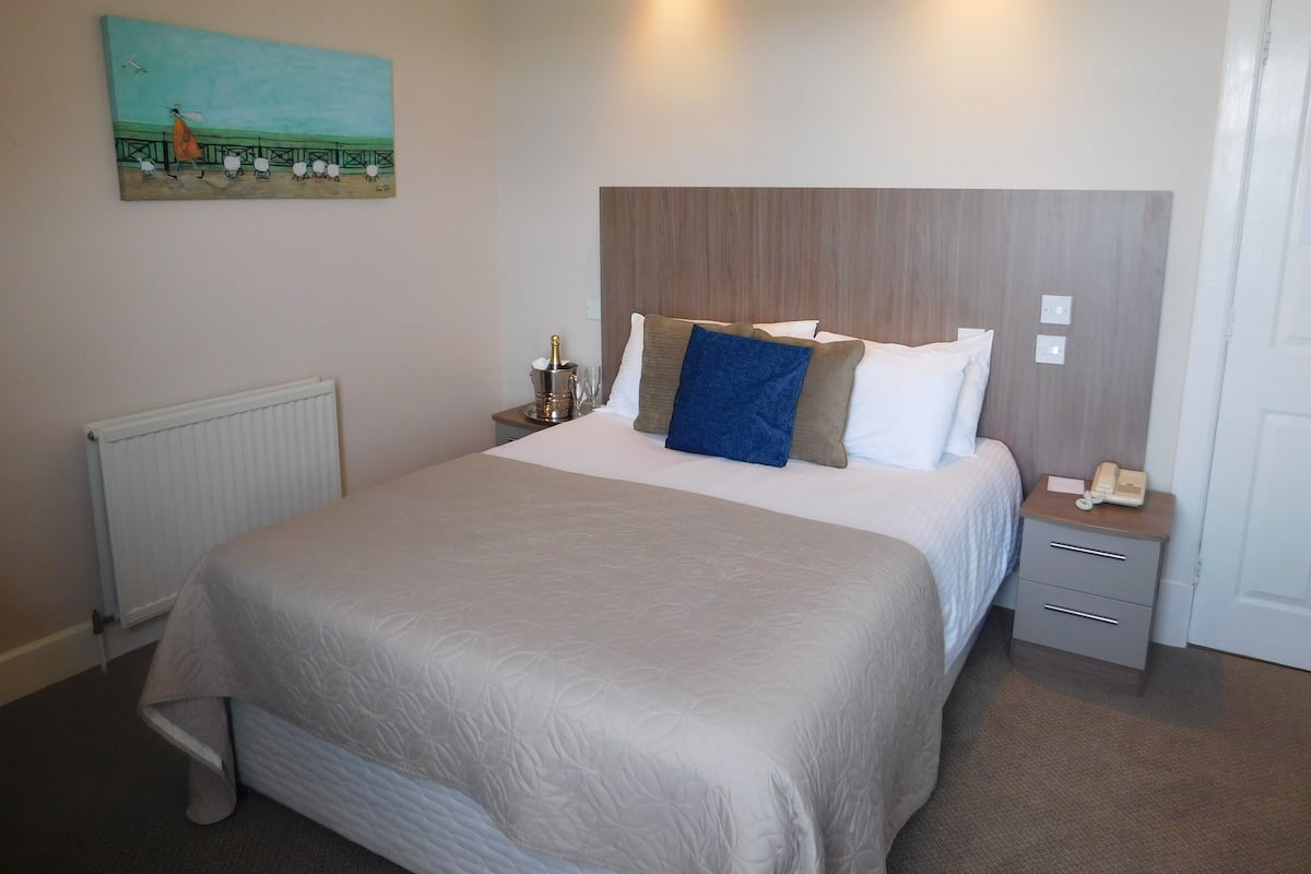 Premium bedding, blackout curtains, iron/ironing board, free WiFi
