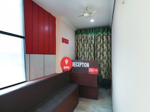 Quầy tiếp tân