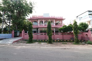 Fachada de la propiedad