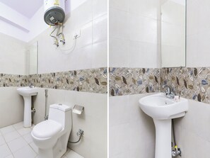 Double or Twin Room | Bathroom | Free toiletries, towels