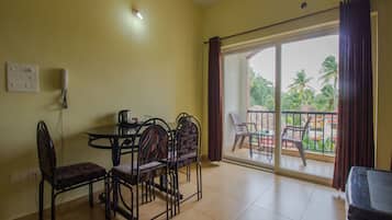 Double or Twin Room | In-room dining