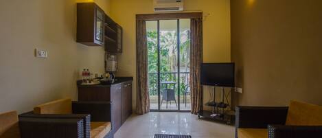 Double or Twin Room | Living area