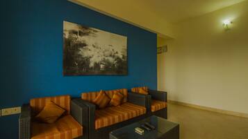 Double or Twin Room | Living room