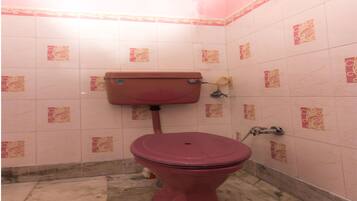 Double or Twin Room | Bathroom | Free toiletries, towels